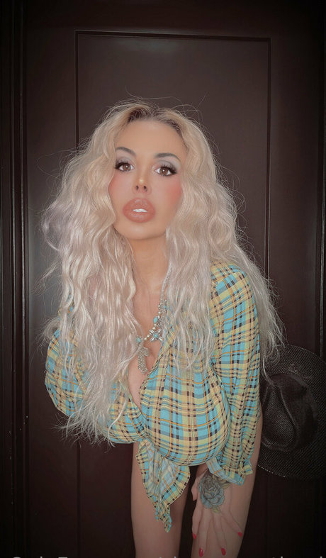 Sienna West beautiful model gallery