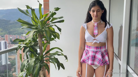 Holly Shit model beautiful image