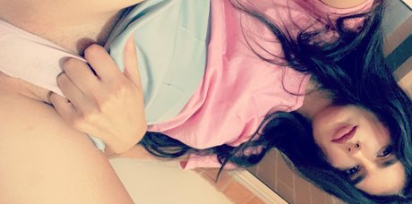 Holly Shit beautiful model pic