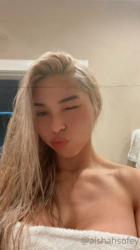 Aishah Sofey nudes model gallery