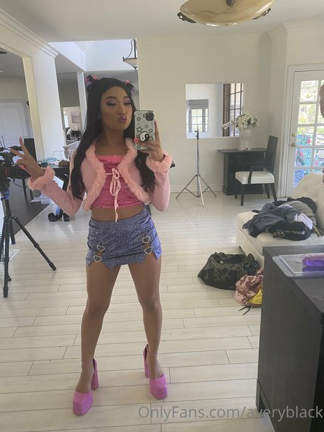 Avery black exclusive star images