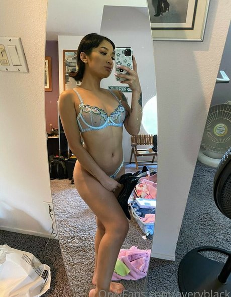 Avery black pretty actress pictures