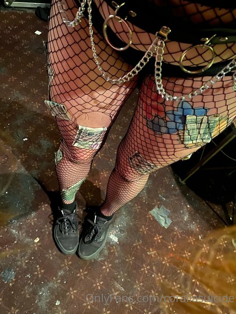 Coraliasuicide model sexy pics