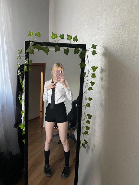 Allotropp sexy model photos