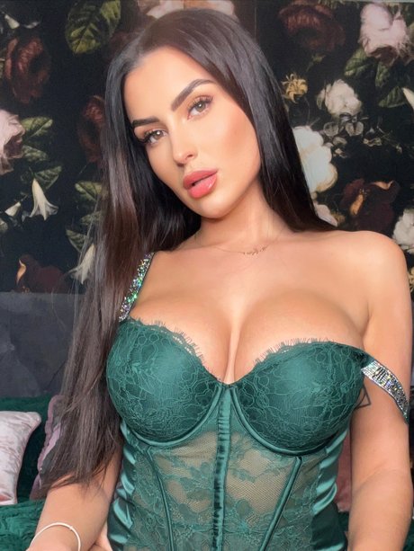 Yasmine Fox pretty pornstar image