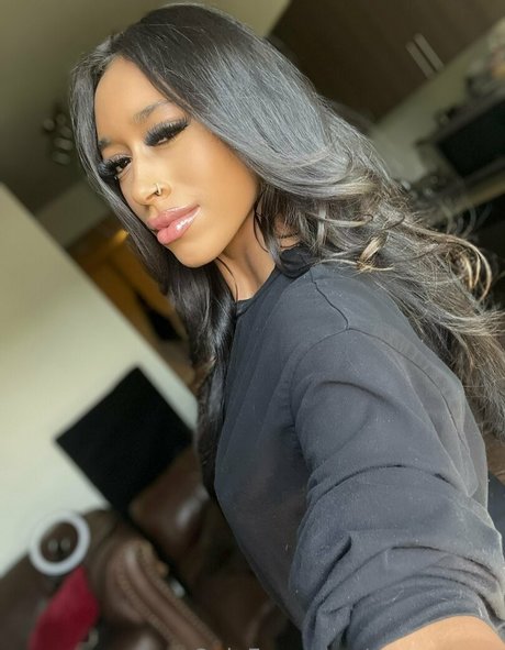 yazzyyams sex model picture