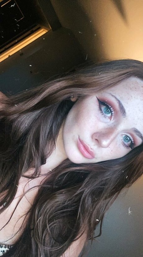 Violet Quinn star naked img