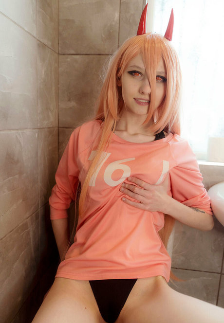 Little Emo Kitten naked model picture