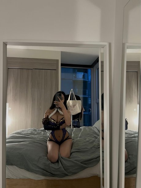 Yeonaxo nude model photo