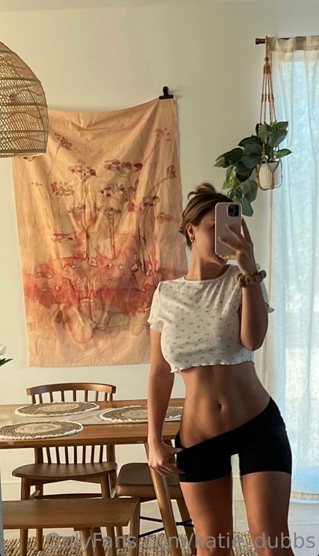 Katie Williams star pretty pic