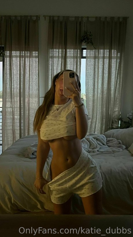 Katie Williams model nude picture