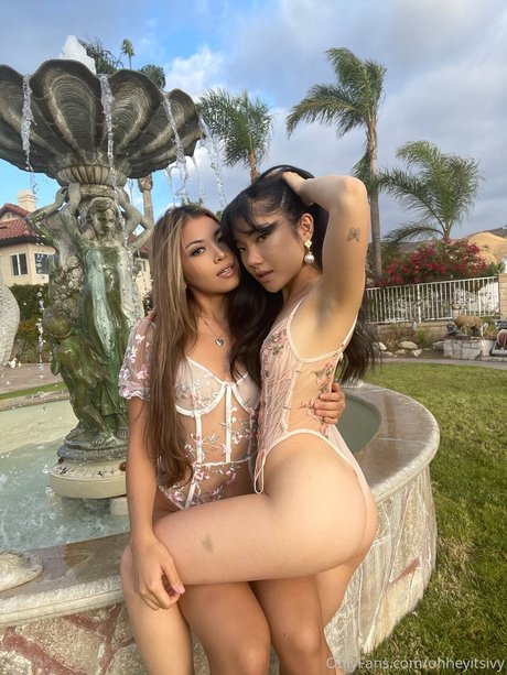 Ivy Pearl model pics