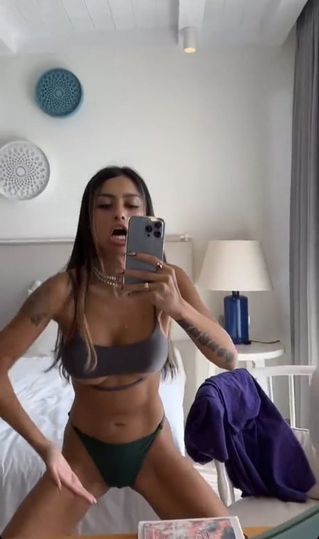 Christina Bertevello nude model image