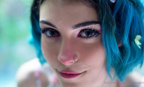 Trixy Blue hot model pic