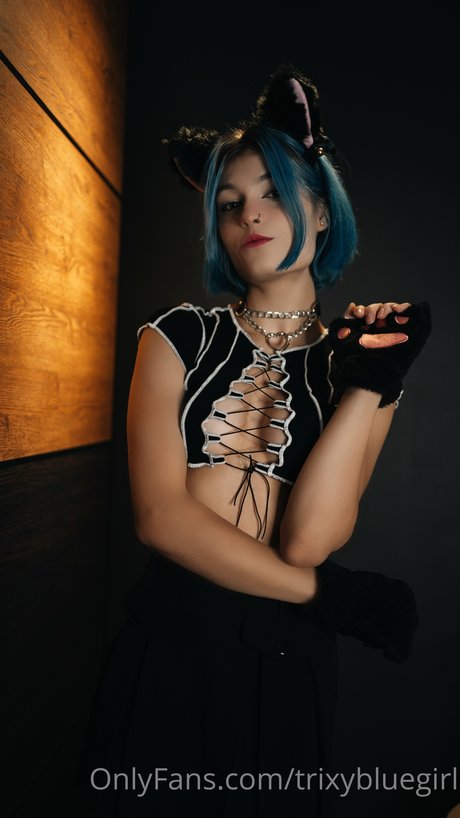 Trixy Blue star archive