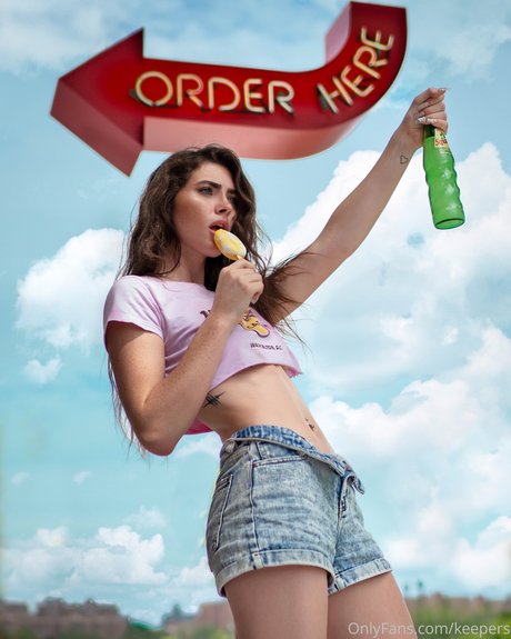 Keep Chambers model exclusive photos