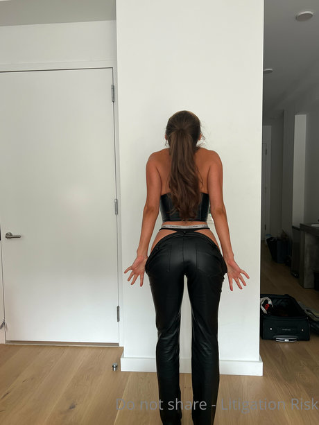 Yana Demeester best model photo