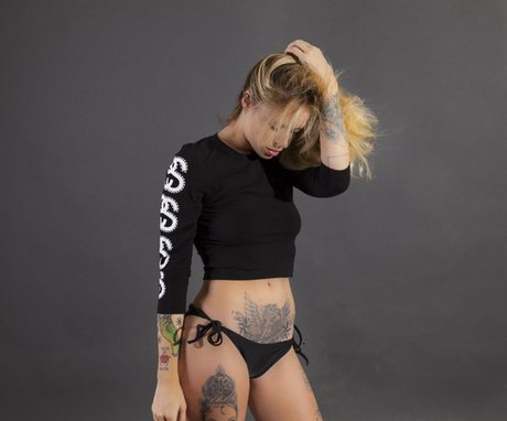 Alysha Nett star photos