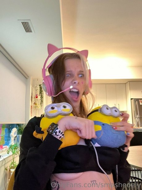 Smashedely art actress picture