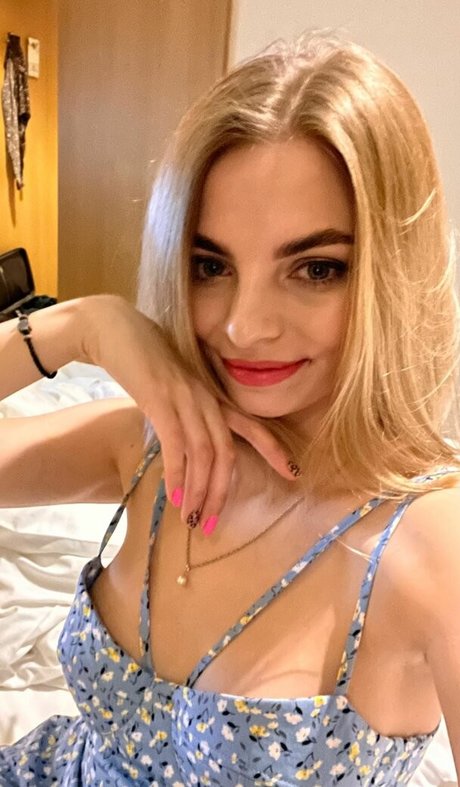 busya18plus pornstar naked image