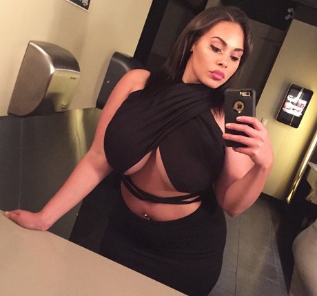 qweeniesw0rld high quality pornstar photos