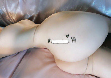 zipoz model pornographic image