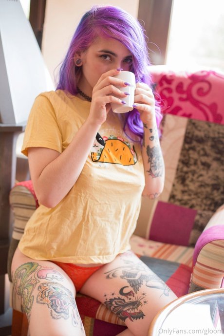 Gloom model pretty archive