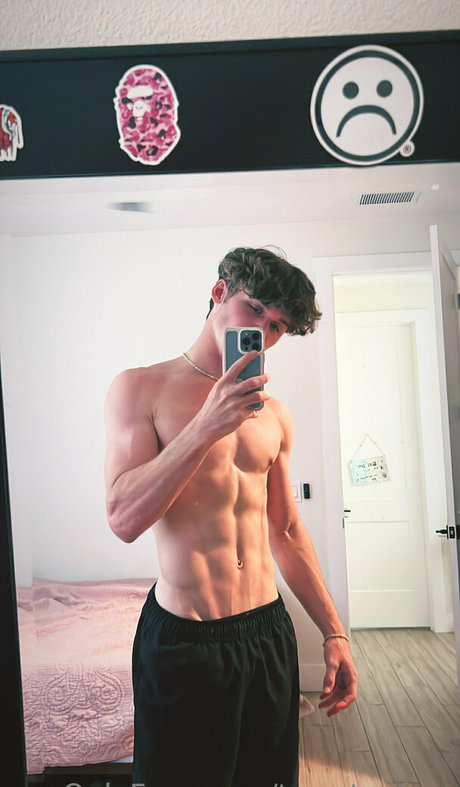 twentoofree nude model pictures