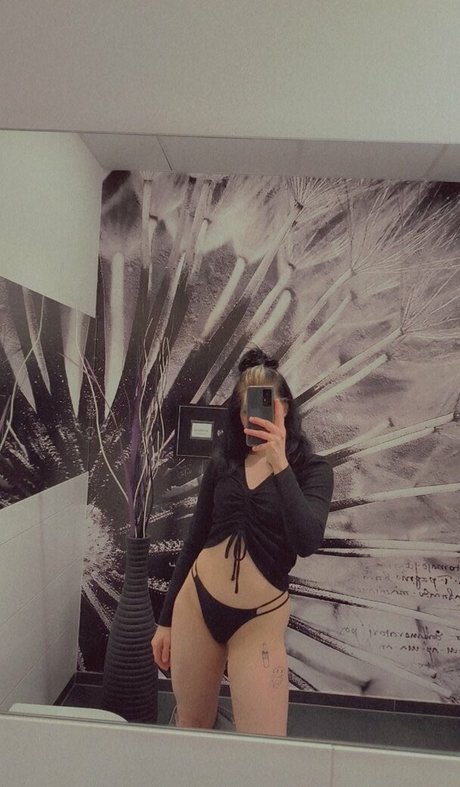 Emily Erdbeer perfect model img