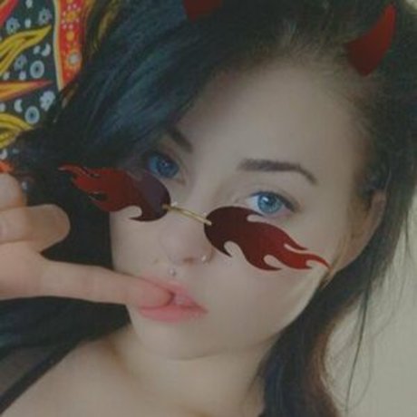 Emily Erdbeer sexy model images