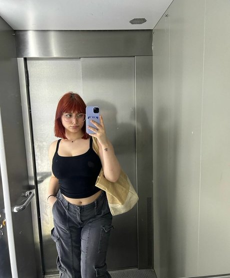 Charlotte Stocks star pretty picture