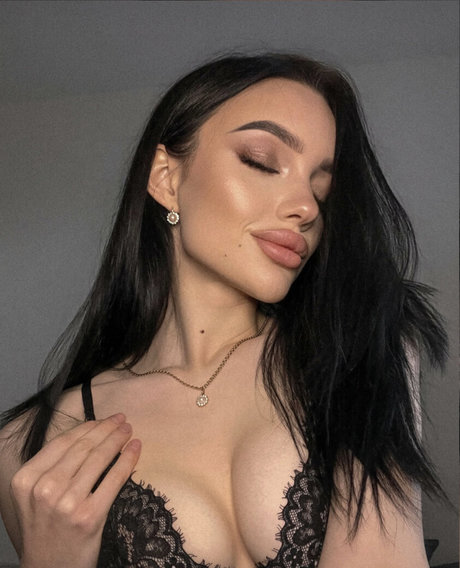 Sasherraa art model photo