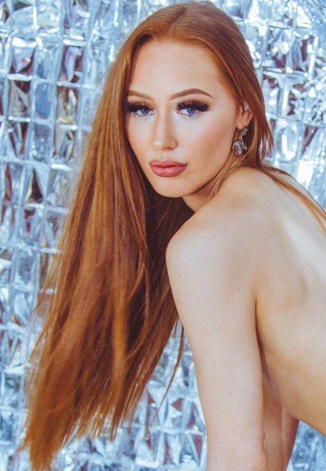 Amber Queen star nude pics