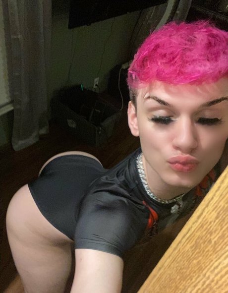 deyluvty model exclusive picture