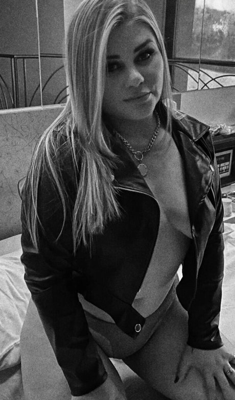 Karine Borges star exclusive photos