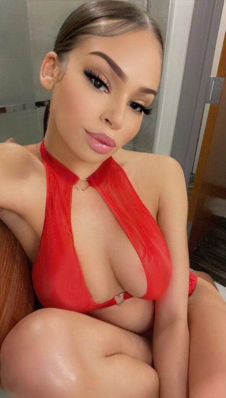 PrincessY model top photo