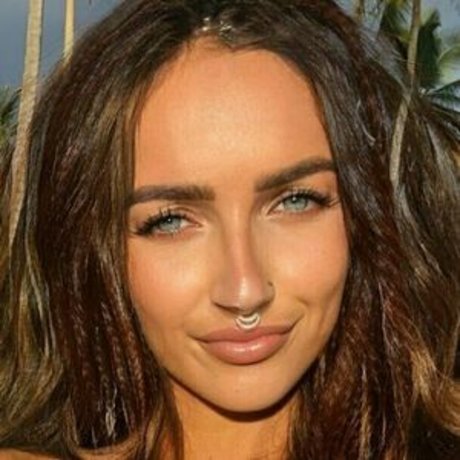 myjuicypina naked pornstar image