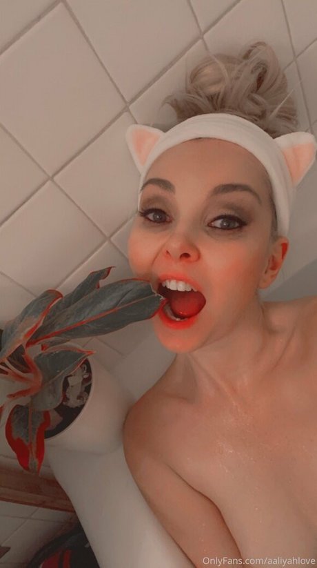 aaliyahlove pornstar hd pictures