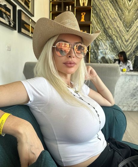 Samantha XO Swinger DJ perfect actress gallery