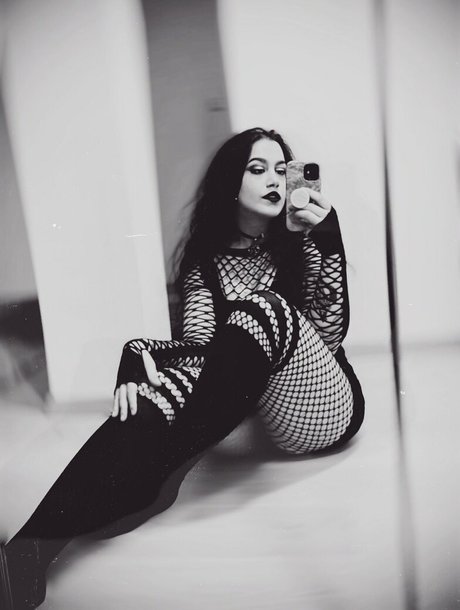 viotcz nudes model image