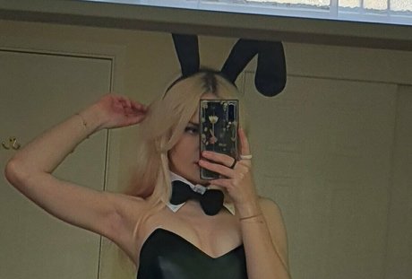 sariaafterhours model xxx picture