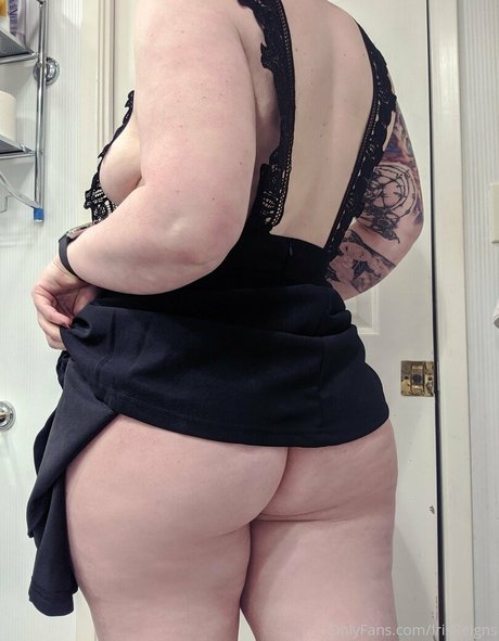 irisreigns art actress gallery