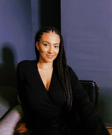 Ines Curly nice star photos