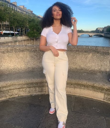 Ines Curly pornstar nice photo