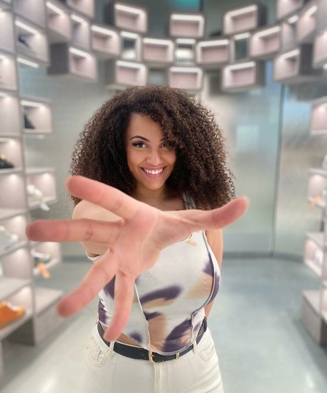 Ines Curly star perfect galleries