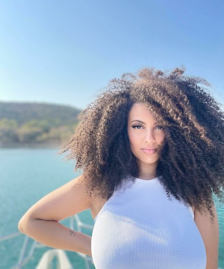 Ines Curly hot pornstar images