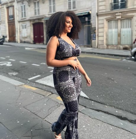 Ines Curly high quality model archive