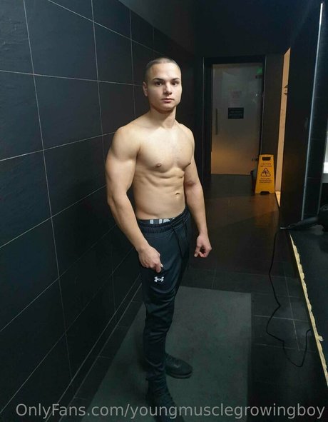 youngmusclegrowingboy model xxx gallery