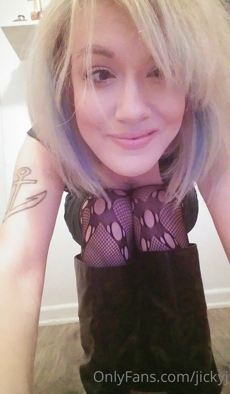 jickyj star nude pic