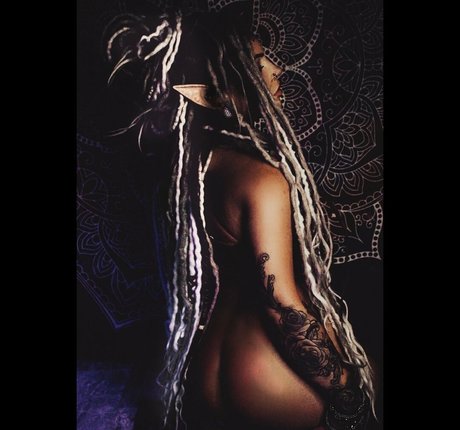 Zahja model nude picture